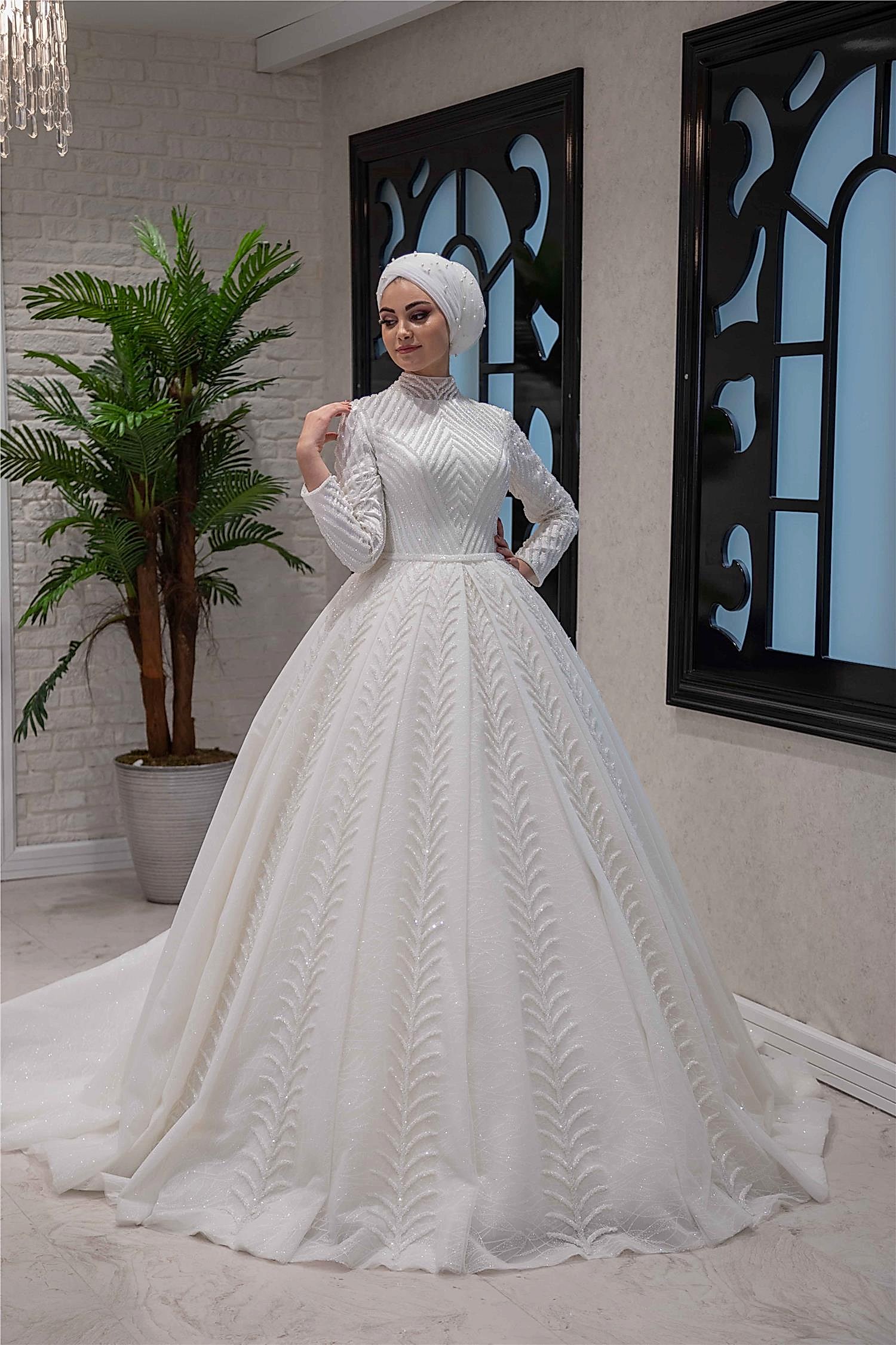 Hakim Yaka Kristal İşlemeli Prense Model Gelinlik 