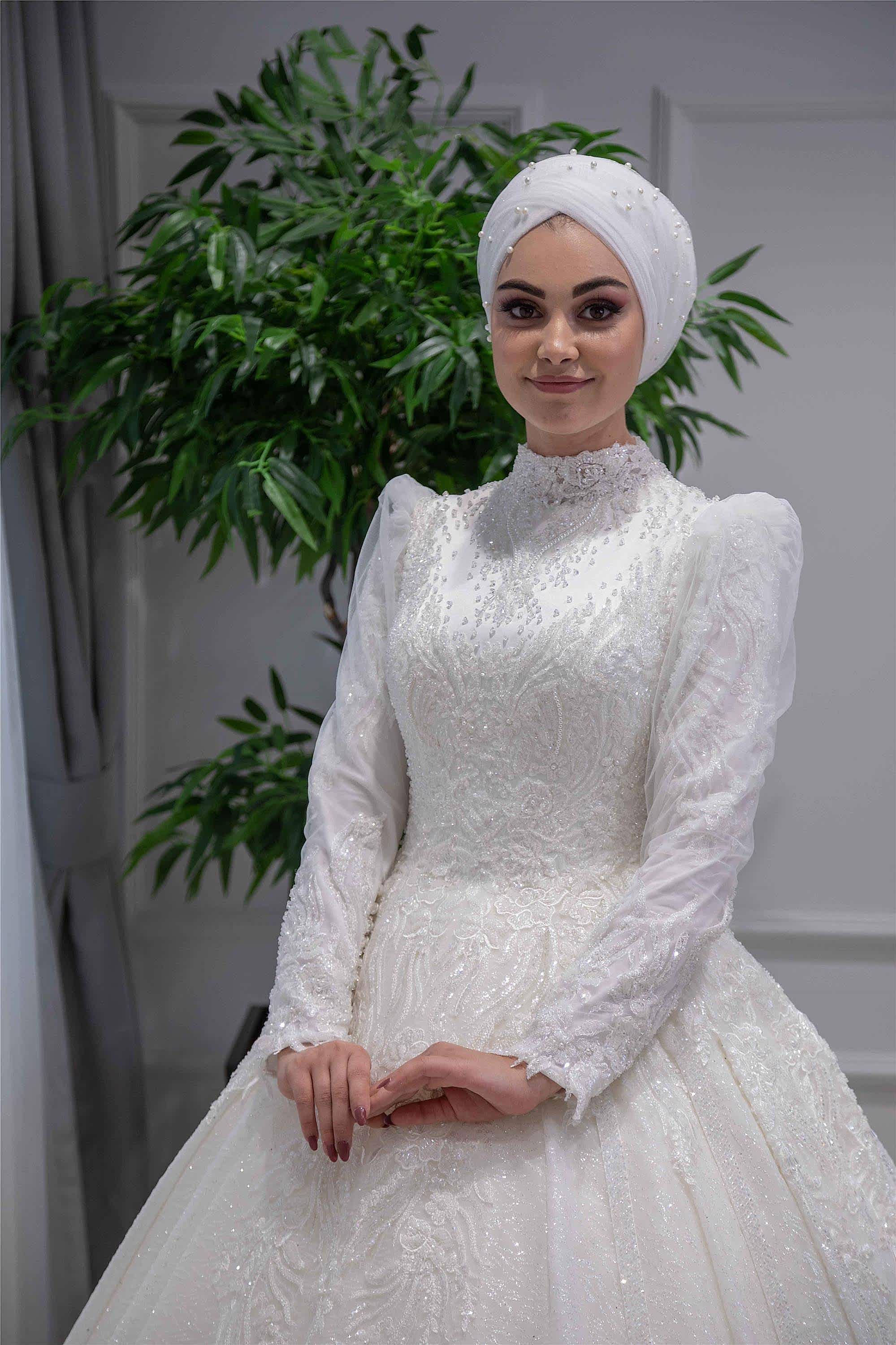 Uzun Kollu Dantel İşlemeli Prenses Model Tesettür Gelinlik 