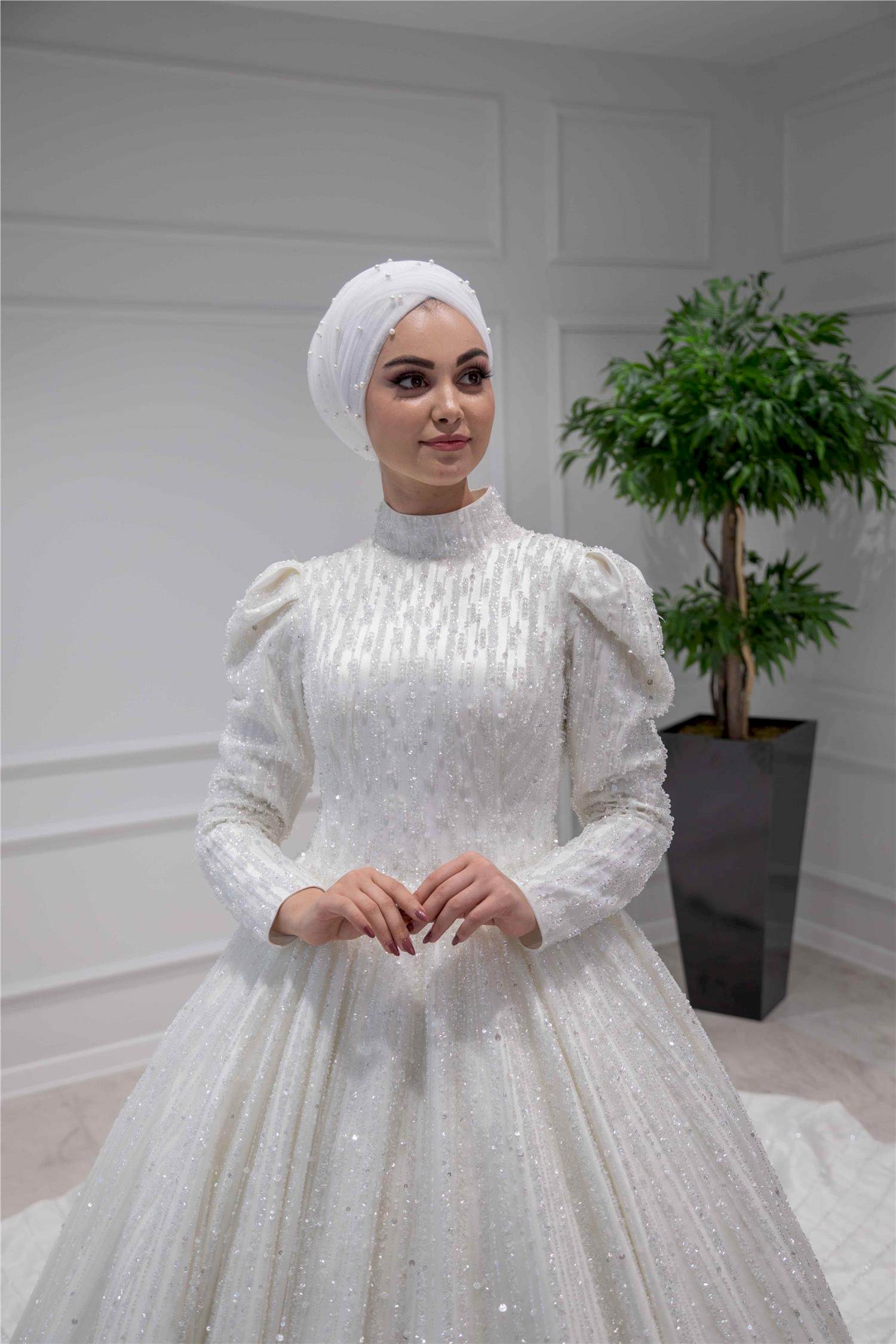 Uzun Kollu Taş İşlemeli A Kesim Tesettür Gelinlik